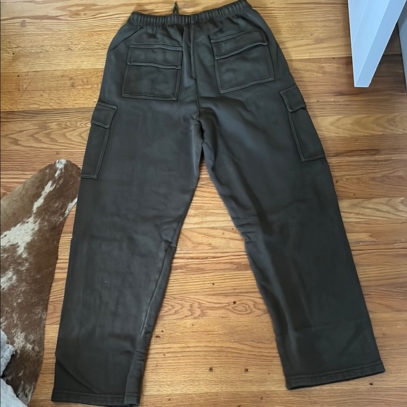 PINK Victoria's Secret Green Cargo Pants - Picture 3 of 3